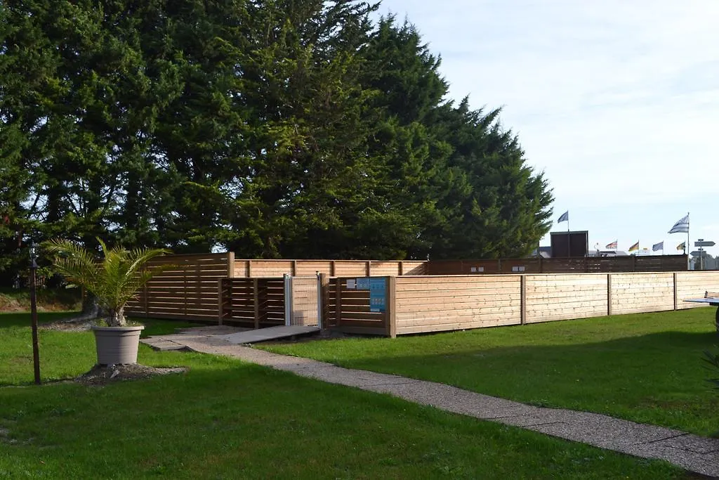 Domaine De L'Aumone Hotel Cherrueix